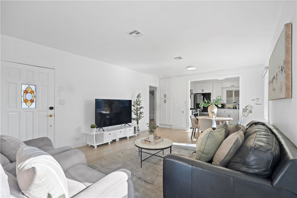 2338 Rochelle Avenue Monrovia, CA 91016 - Photo 4 of 27