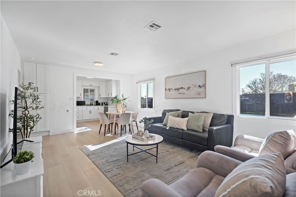 2338 Rochelle Avenue Monrovia, CA 91016 - Photo 5 of 27