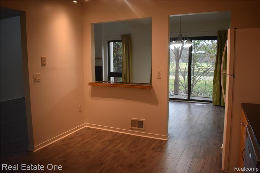 654 Glasgow Court Rochester Hills, MI 48307 - Photo 16 of 30