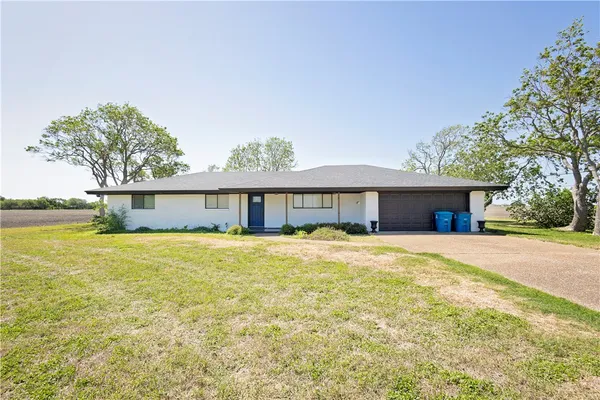 $2,350 | 7629 Lang Road, Portland, TX 78374