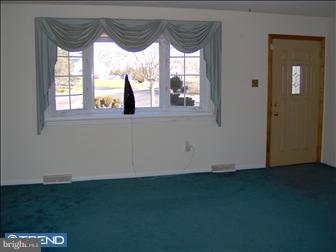 1236 Roberts Road Warminster, PA 18974 - Photo 5 of 6 Gallery Image 5