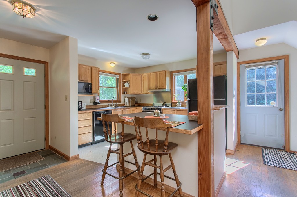 37 New Fitchburg Road Townsend, MA 01474 - Photo 2 of 27