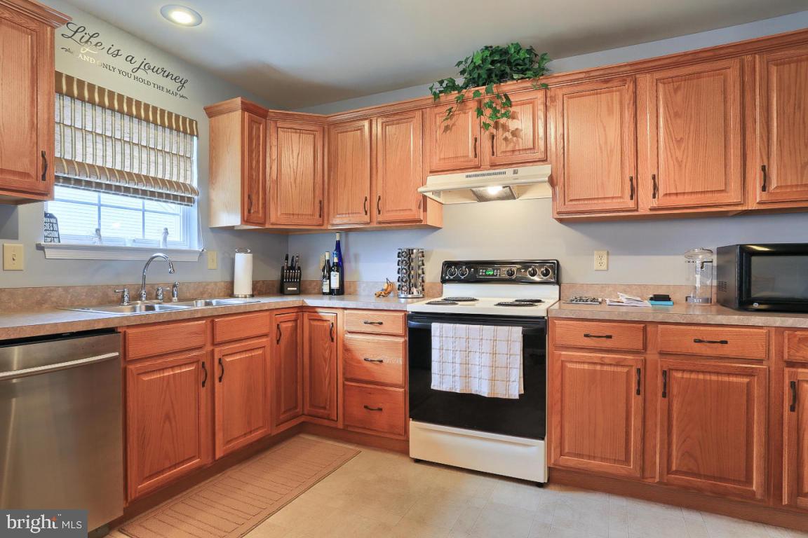 123 Sutherland Road Lancaster, PA 17603 - Photo 4 of 25 Gallery Image 4