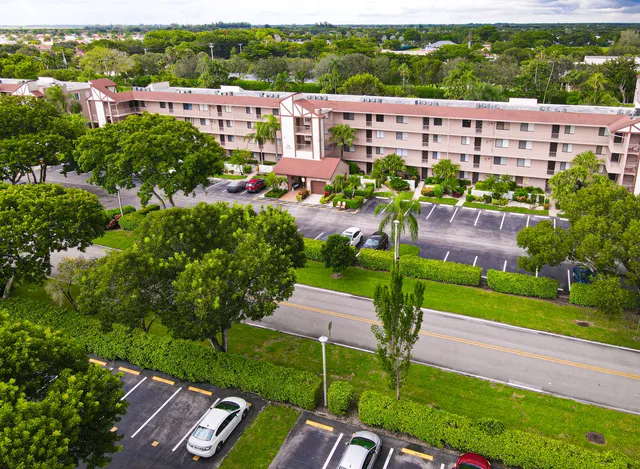 $2,100 | 7321 Amberly Lane, Unit 405, Delray Beach, FL 33446