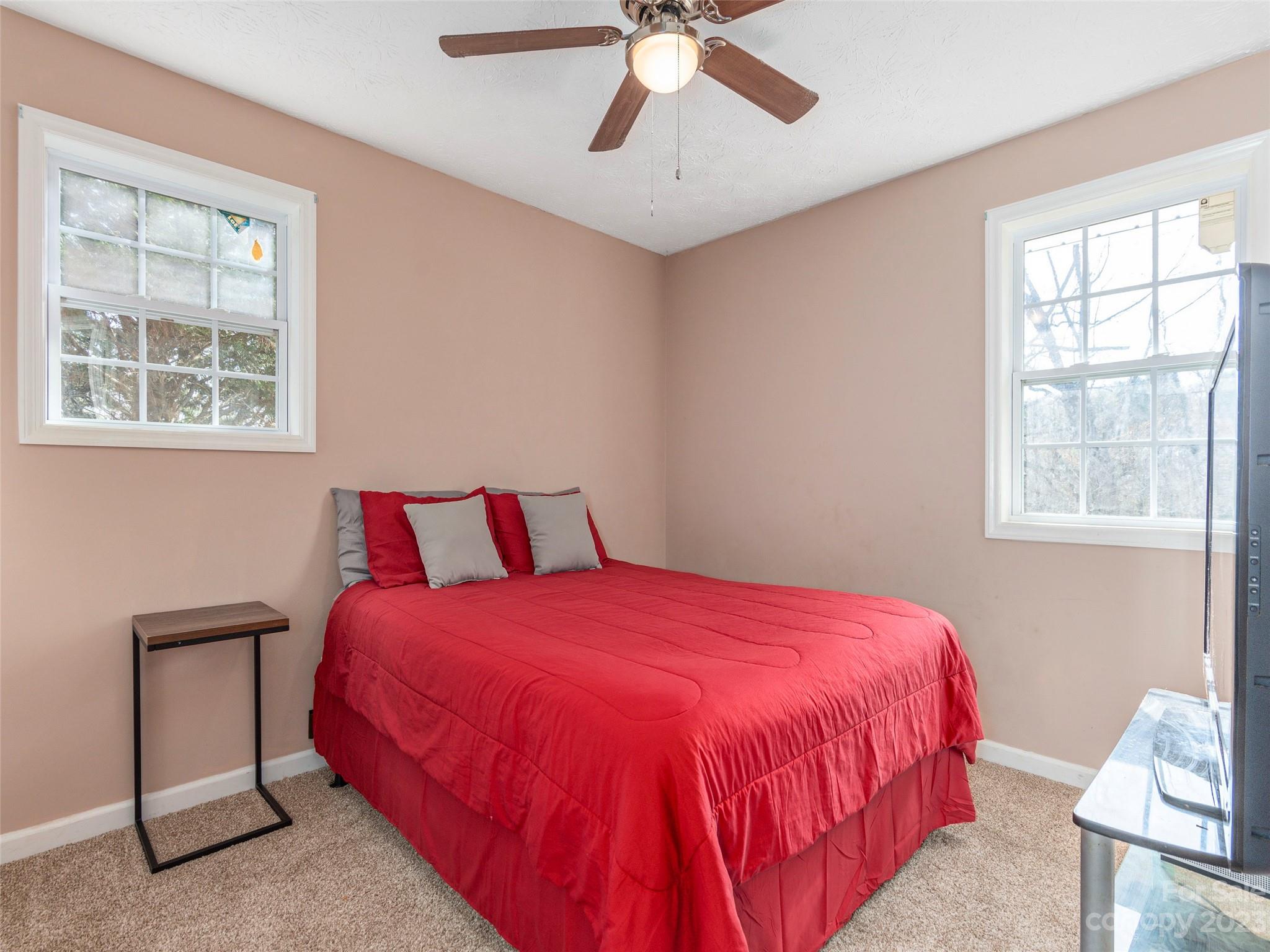 40 Laurel Loop Asheville, NC 28806 - Photo 20 of 26 a bedroom with a bed and window