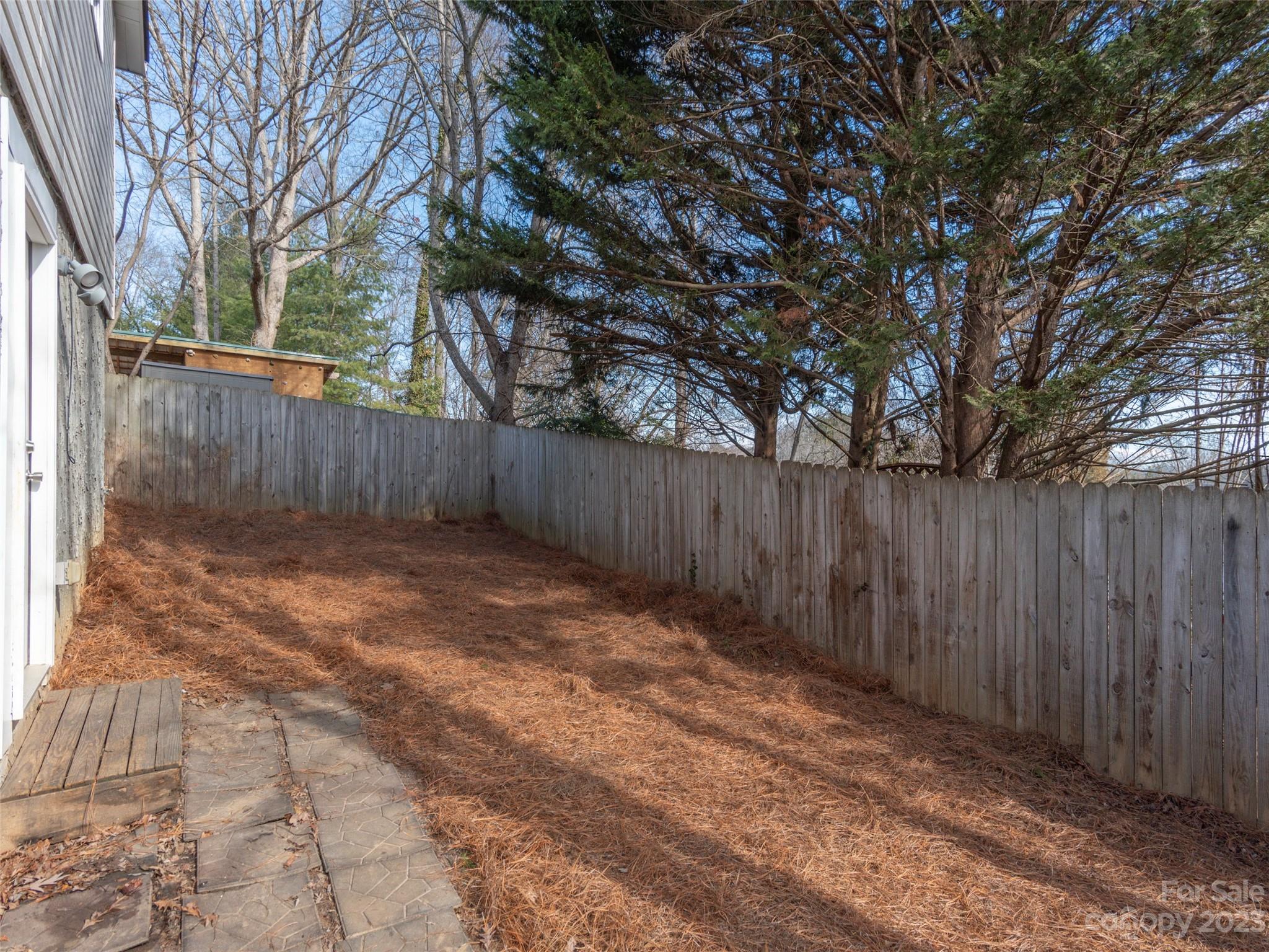 40 Laurel Loop Asheville, NC 28806 - Photo 23 of 26 a view of small yard with wooden fence