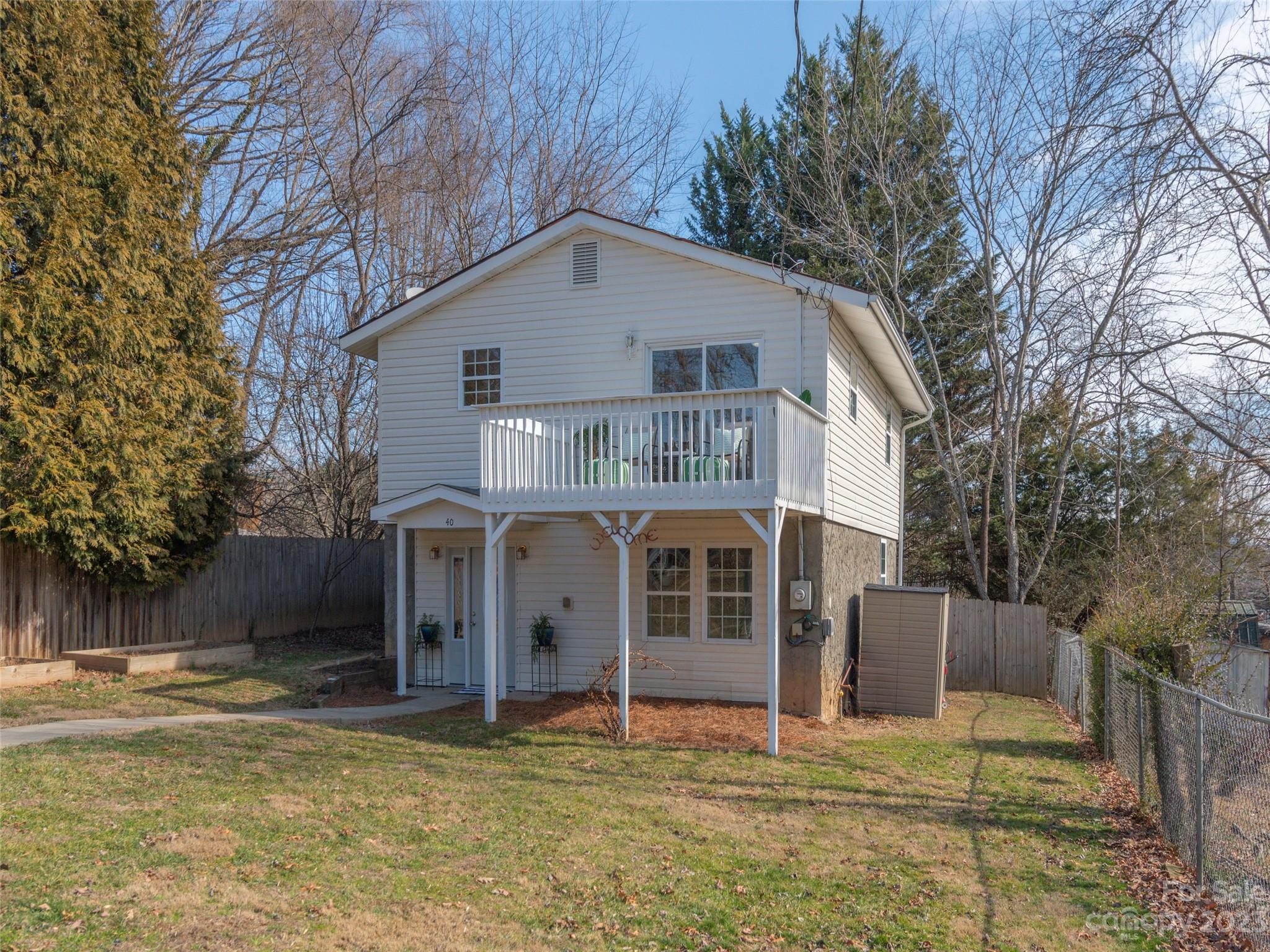 40 Laurel Loop Asheville, NC 28806 - Photo 24 of 26 a view of a house with a yard