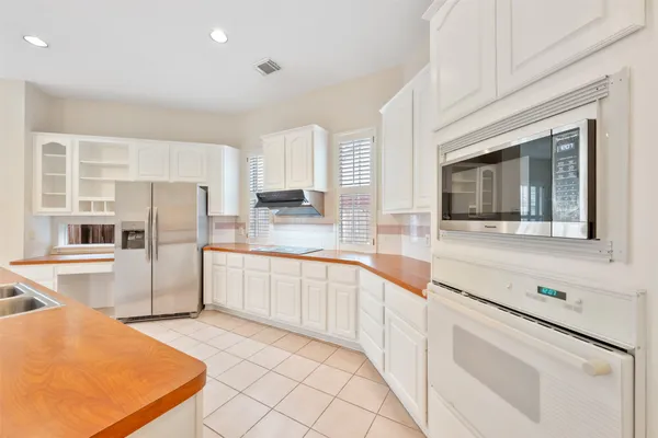 $2,400 | 2714 Hidden Knoll Court, Sugar Land, TX 77478
