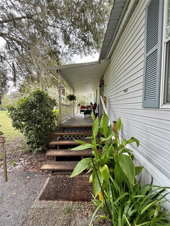 340 Debra Street Inglis, FL 34449 - Photo 8 of 29 a backyard of a house with lots of green space