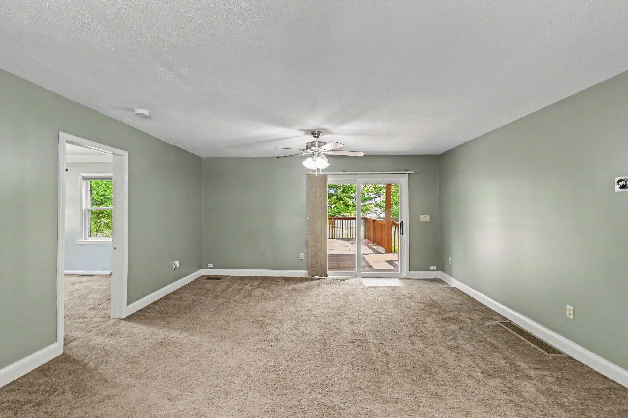 1011 State Street Adrian, MI 49221 - Photo 5 of 37 005_file_5935