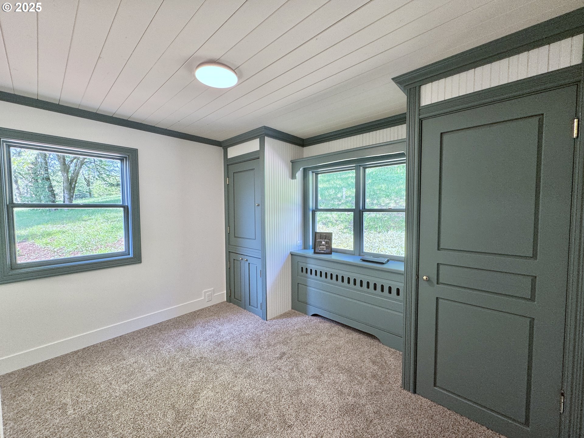 11890 Dupee Valley Road, Unit 1 Sheridan, OR 97378 - Photo 26 of 48 an empty room with windows and closet