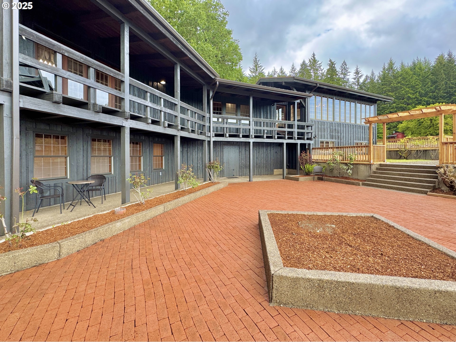 11890 Dupee Valley Road, Unit 1 Sheridan, OR 97378 - Photo 33 of 48 a balcony with view of the house