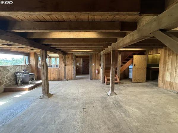 a view of a house with backyard and a tree