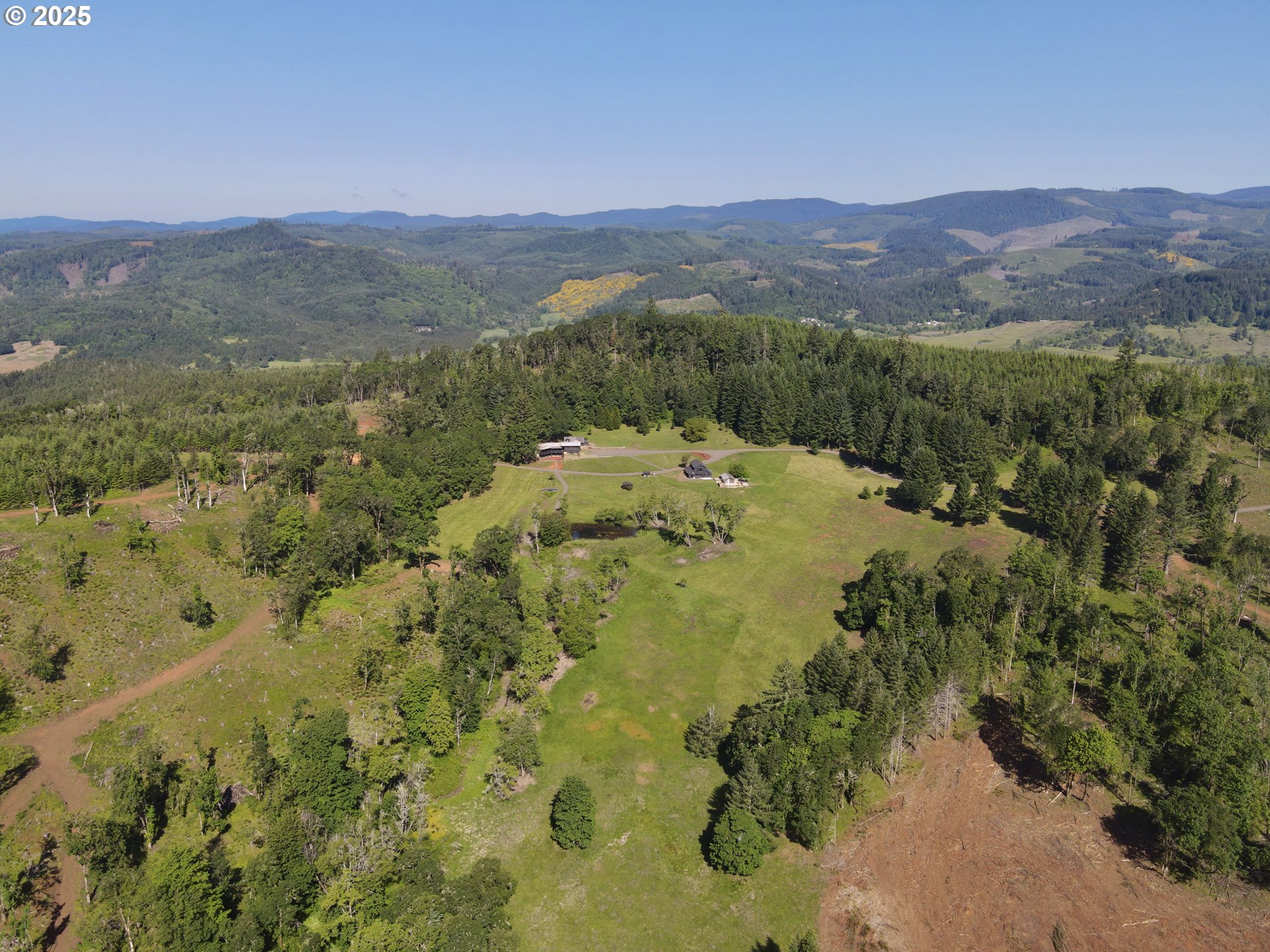 11890 Dupee Valley Road, Unit 1 Sheridan, OR 97378 - Photo 47 of 48 a view of a town with mountains in the background