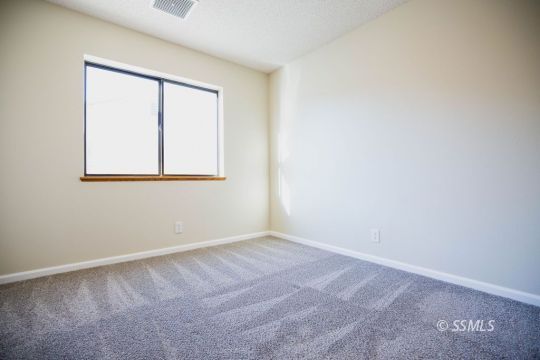 608 Amanda Street Ridgecrest, CA 93555 - Photo 21 of 30 an empty room with a window