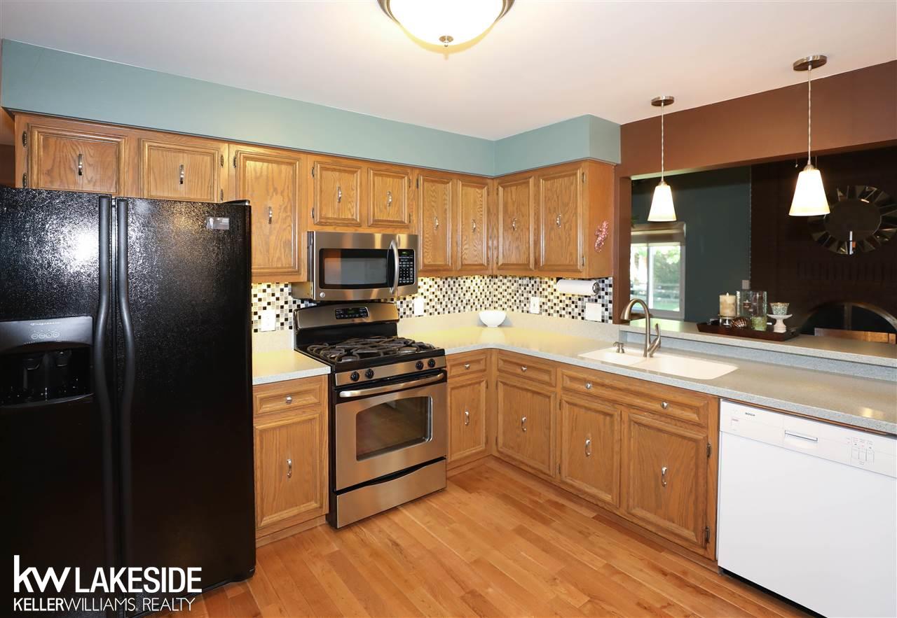 47615 Barbara Road Macomb, MI 48044 - Photo 8 of 42 50017932-7.JPG
