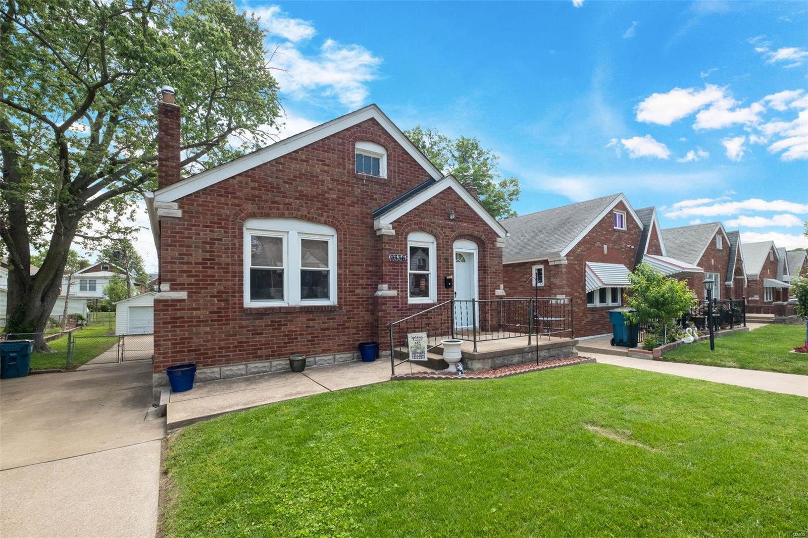 9336 MacKenzie Road St. Louis, MO 63123 - Photo 2 of 19