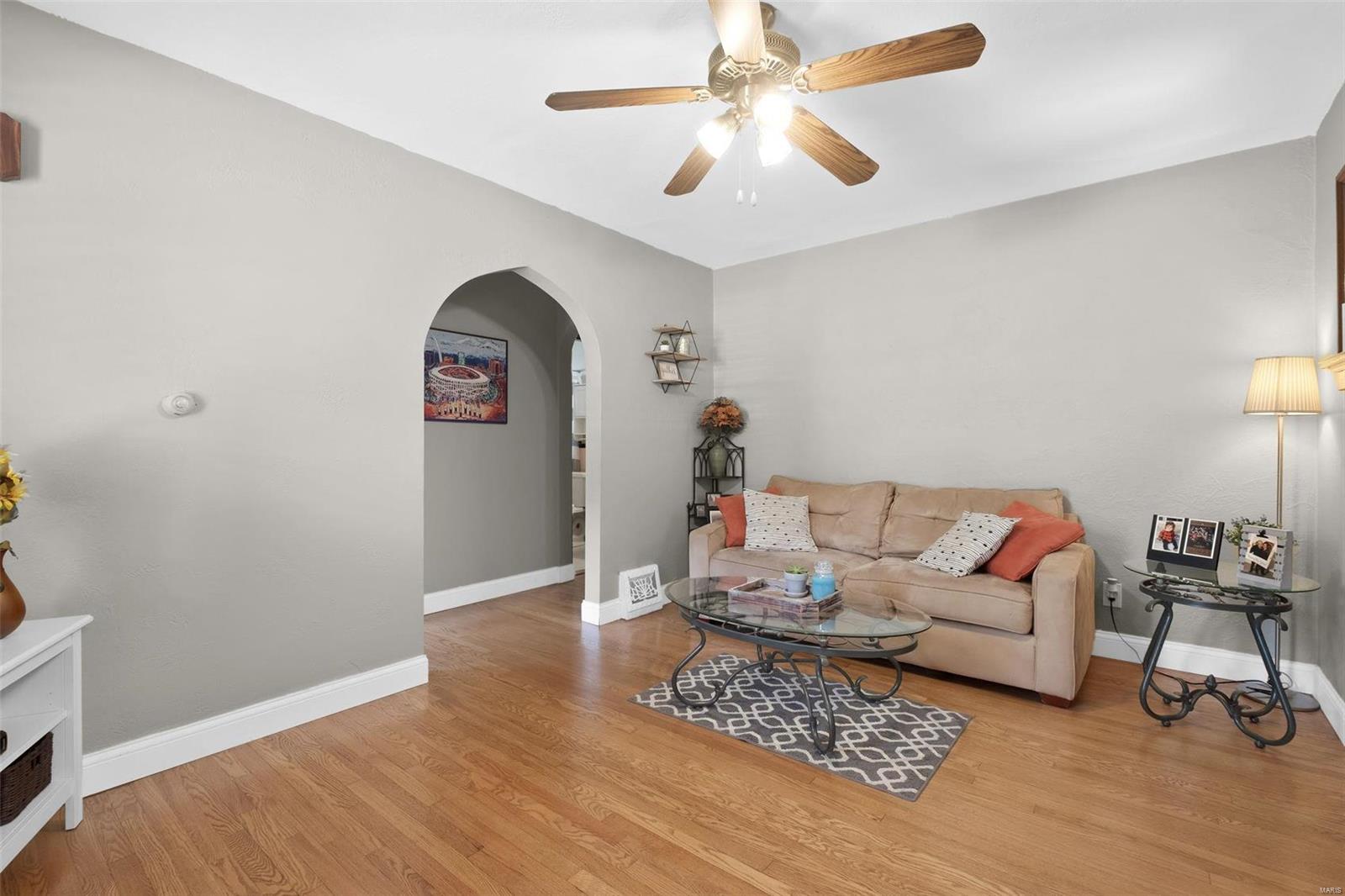 9336 MacKenzie Road St. Louis, MO 63123 - Photo 3 of 19