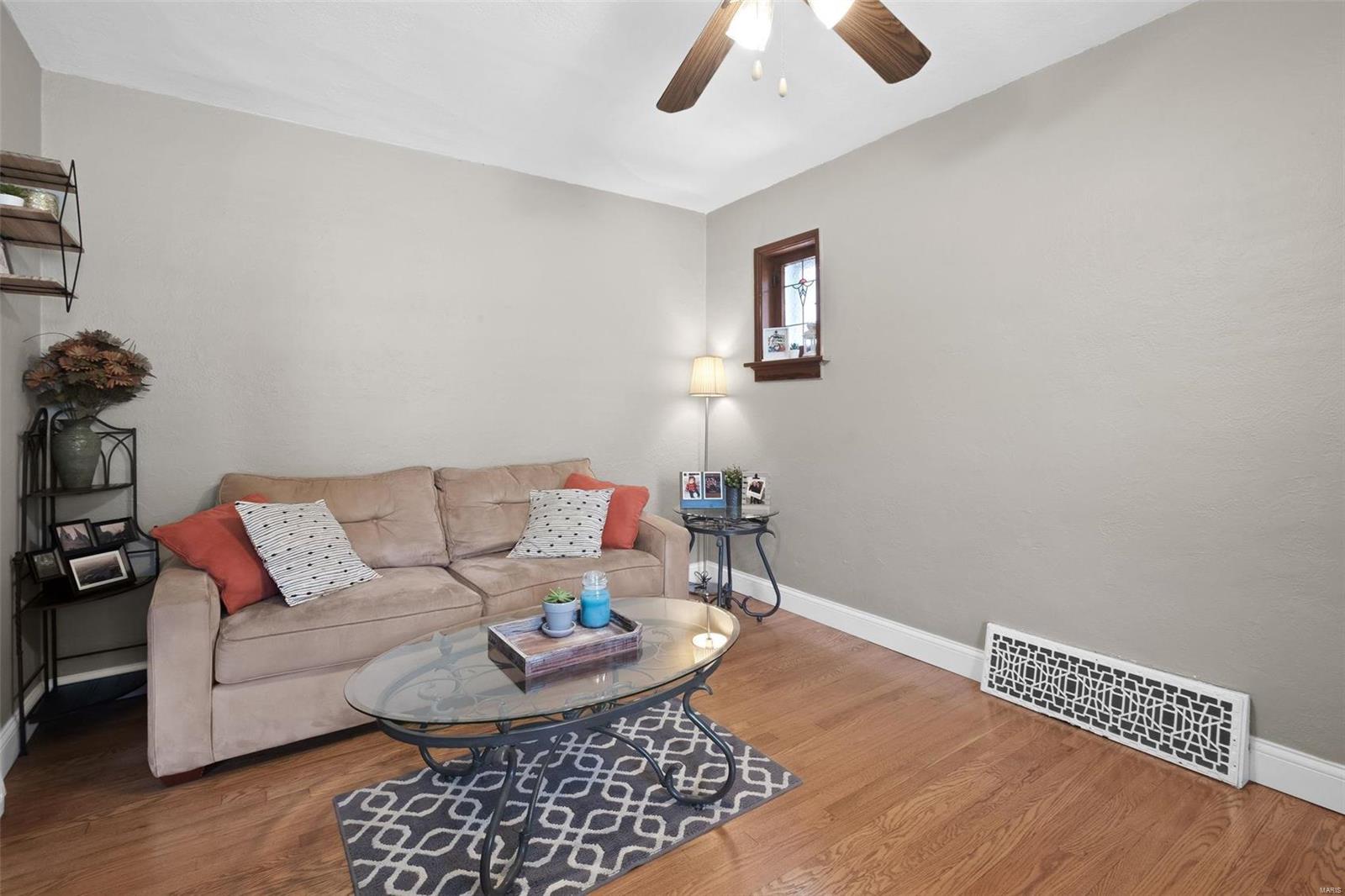 9336 MacKenzie Road St. Louis, MO 63123 - Photo 4 of 19