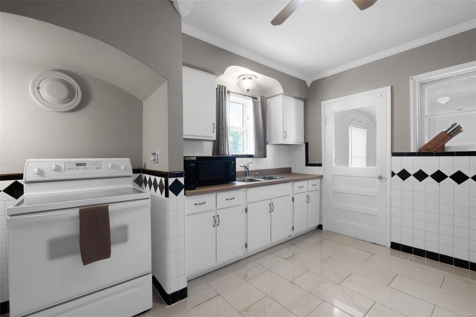 9336 MacKenzie Road St. Louis, MO 63123 - Photo 6 of 19