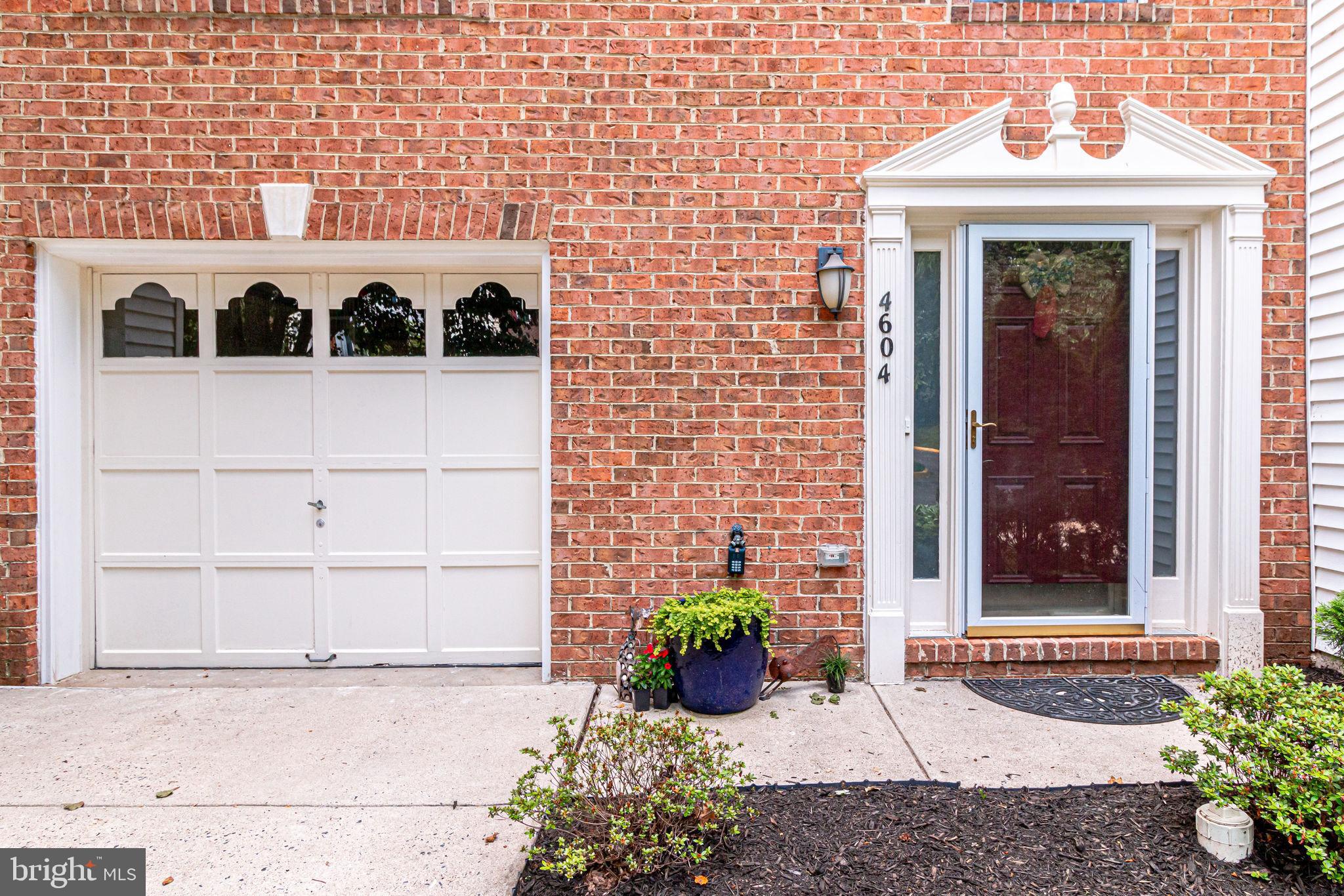 4604 Buckhorn Ridge Fairfax, VA 22030 - Photo 3 of 56