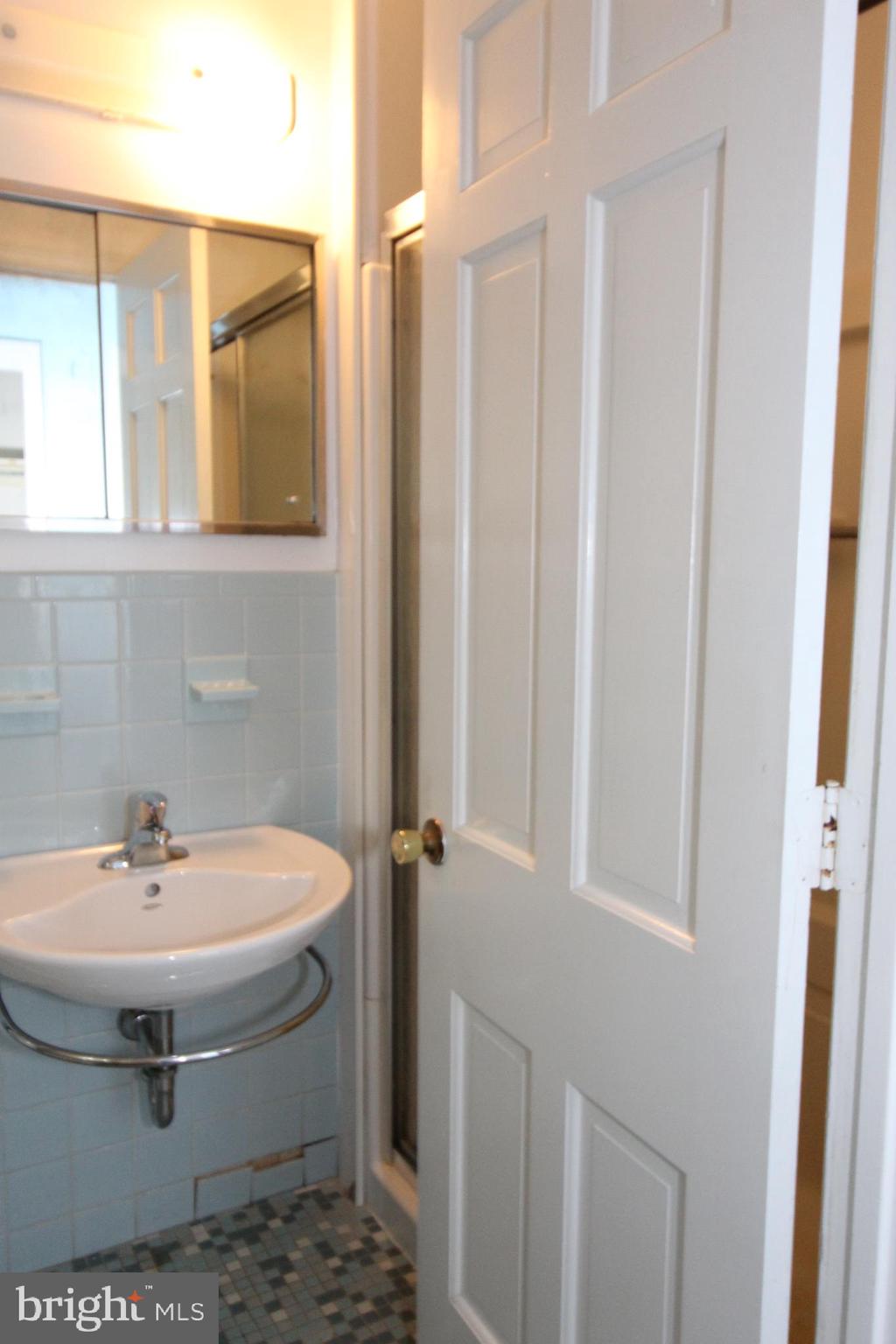 624 Halstead Road Wilmington, DE 19803 - Photo 11 of 20 MBedroom Full Bath w/huge shower