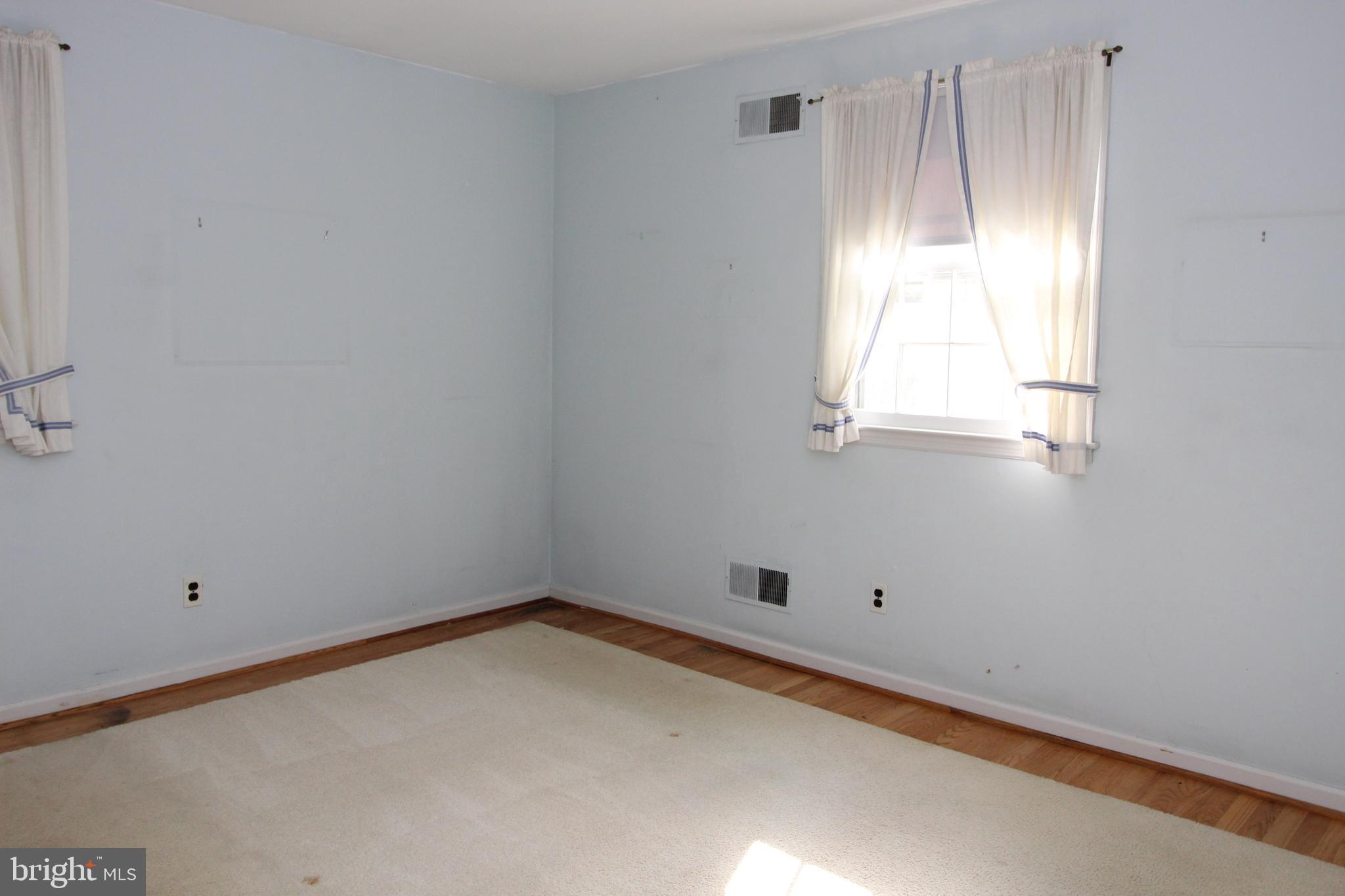 624 Halstead Road Wilmington, DE 19803 - Photo 13 of 20 Spacious Bedroom with Hardwood Flooring
