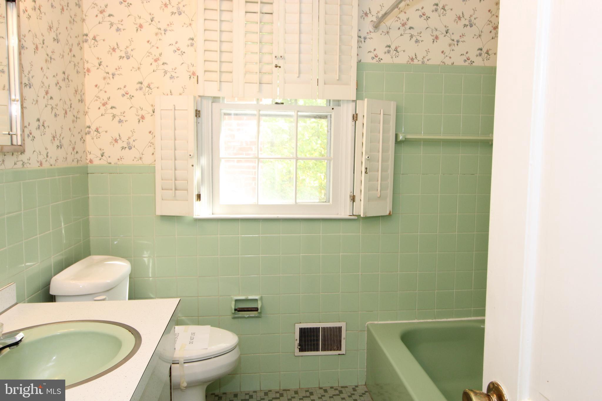 624 Halstead Road Wilmington, DE 19803 - Photo 16 of 20 Did you know you can paint ceramic tile? So easy!