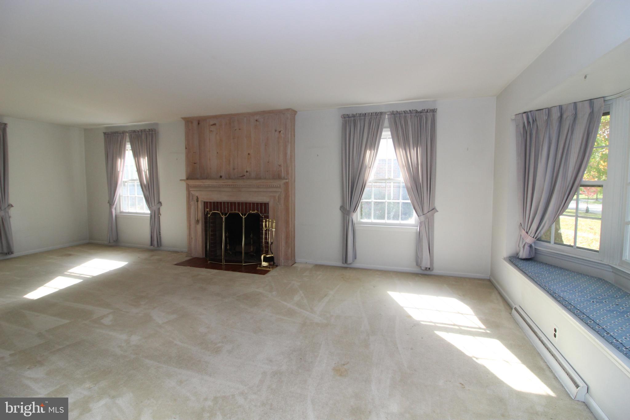 624 Halstead Road Wilmington, DE 19803 - Photo 3 of 20 Large Living Room with Bay Window & Fireplace