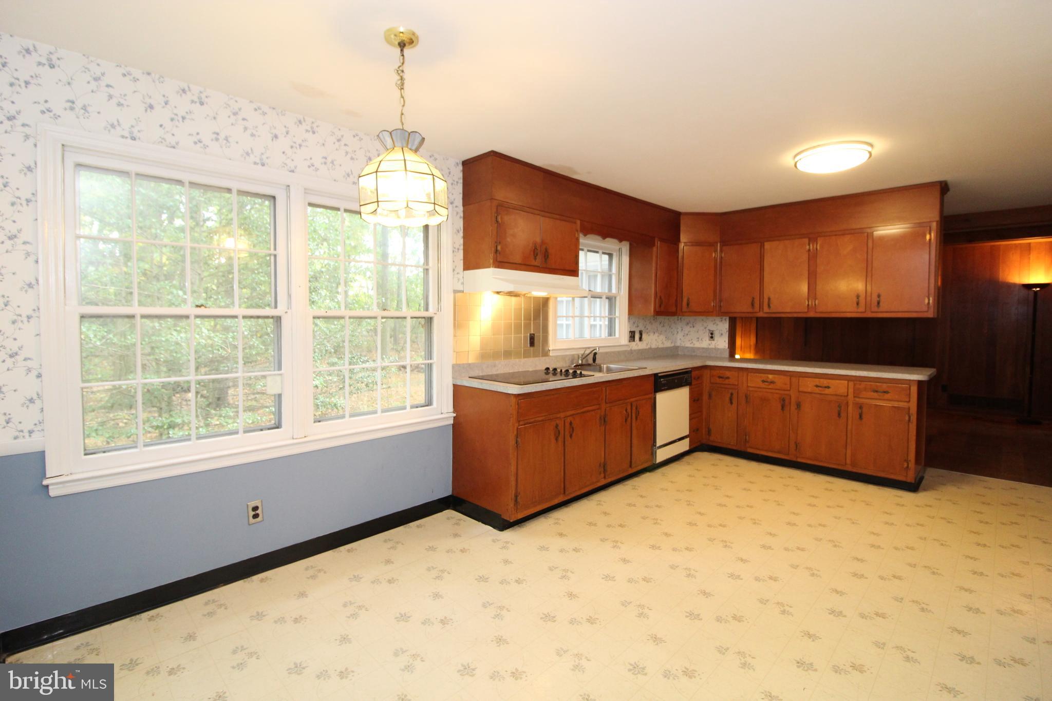 624 Halstead Road Wilmington, DE 19803 - Photo 7 of 20 Eat-in Area with large picture window
