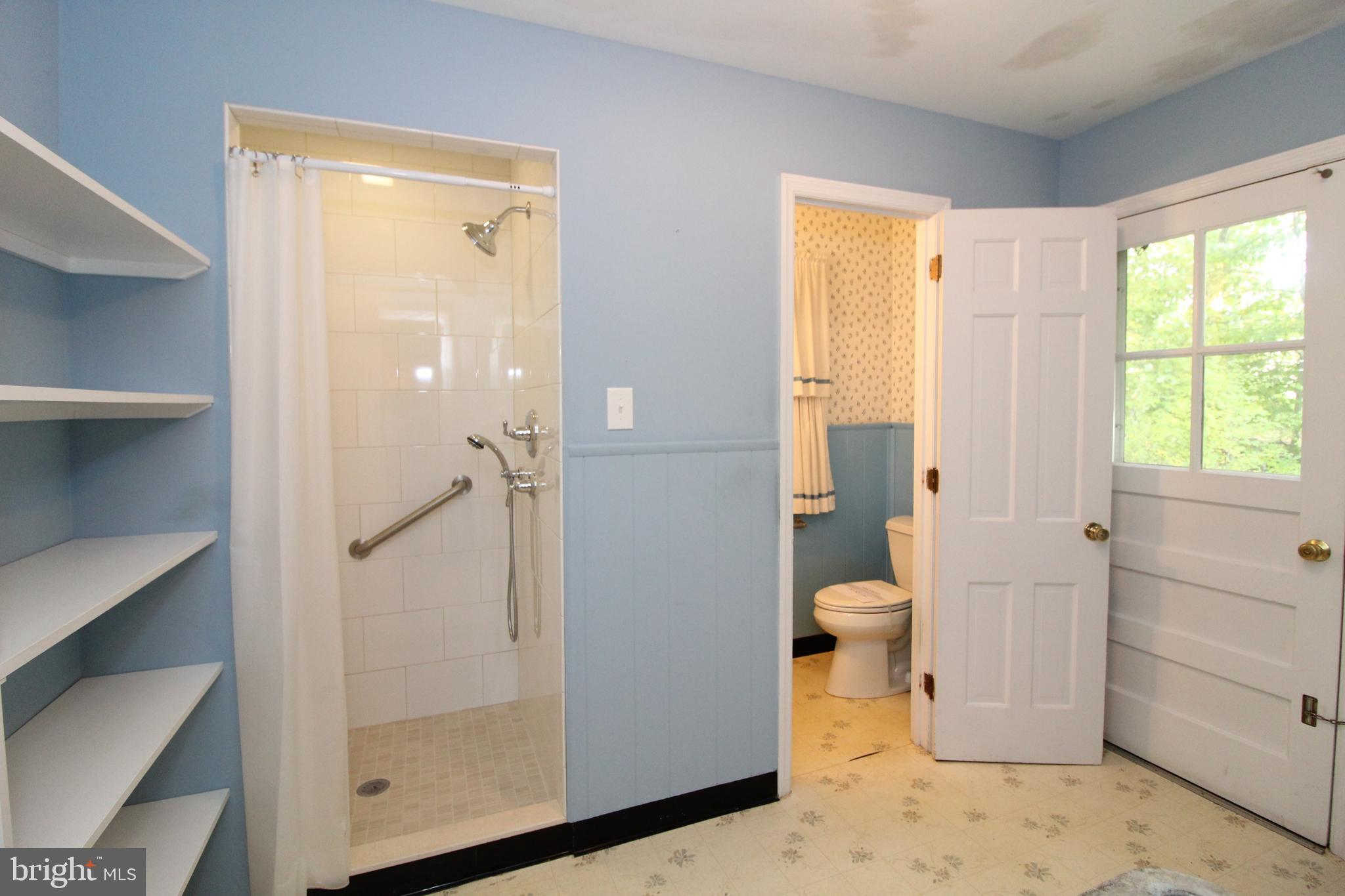 624 Halstead Road Wilmington, DE 19803 - Photo 8 of 20 Laundry Room & Full Shower & Bath