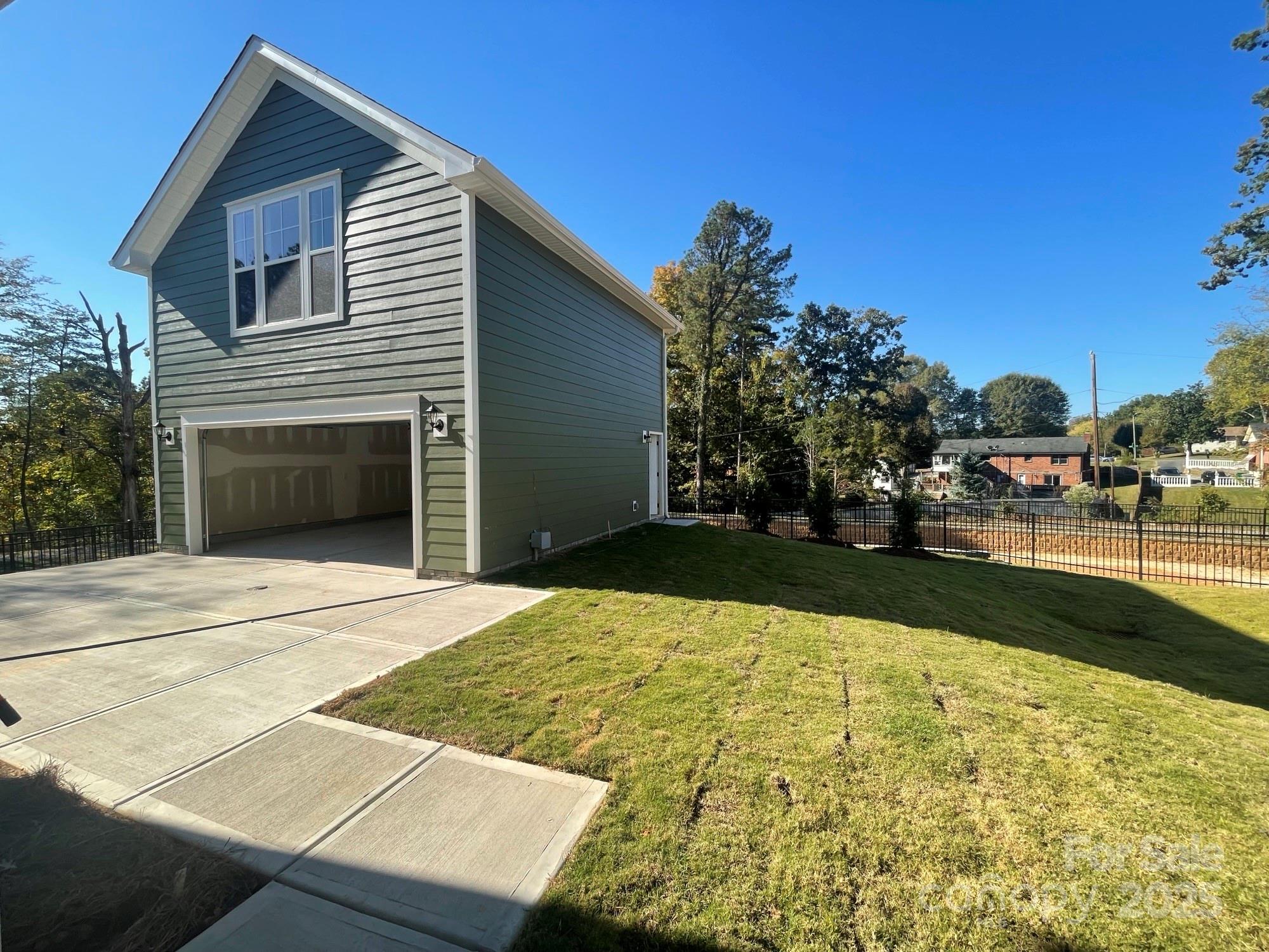 4044 Grommet Court Matthews, NC 28105 - Photo 3 of 27 a view of outdoor space yard and garage