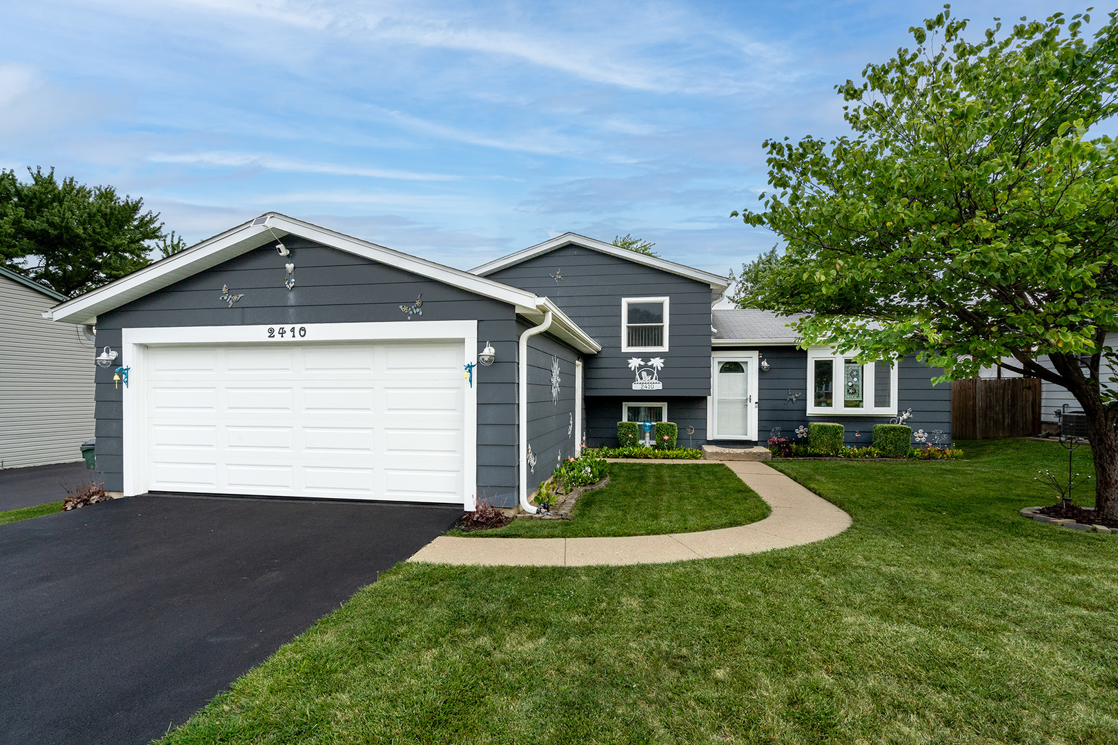 2410 Plum Tree Road Lindenhurst, IL 60046 - Photo 2 of 29 Gallery Image 2