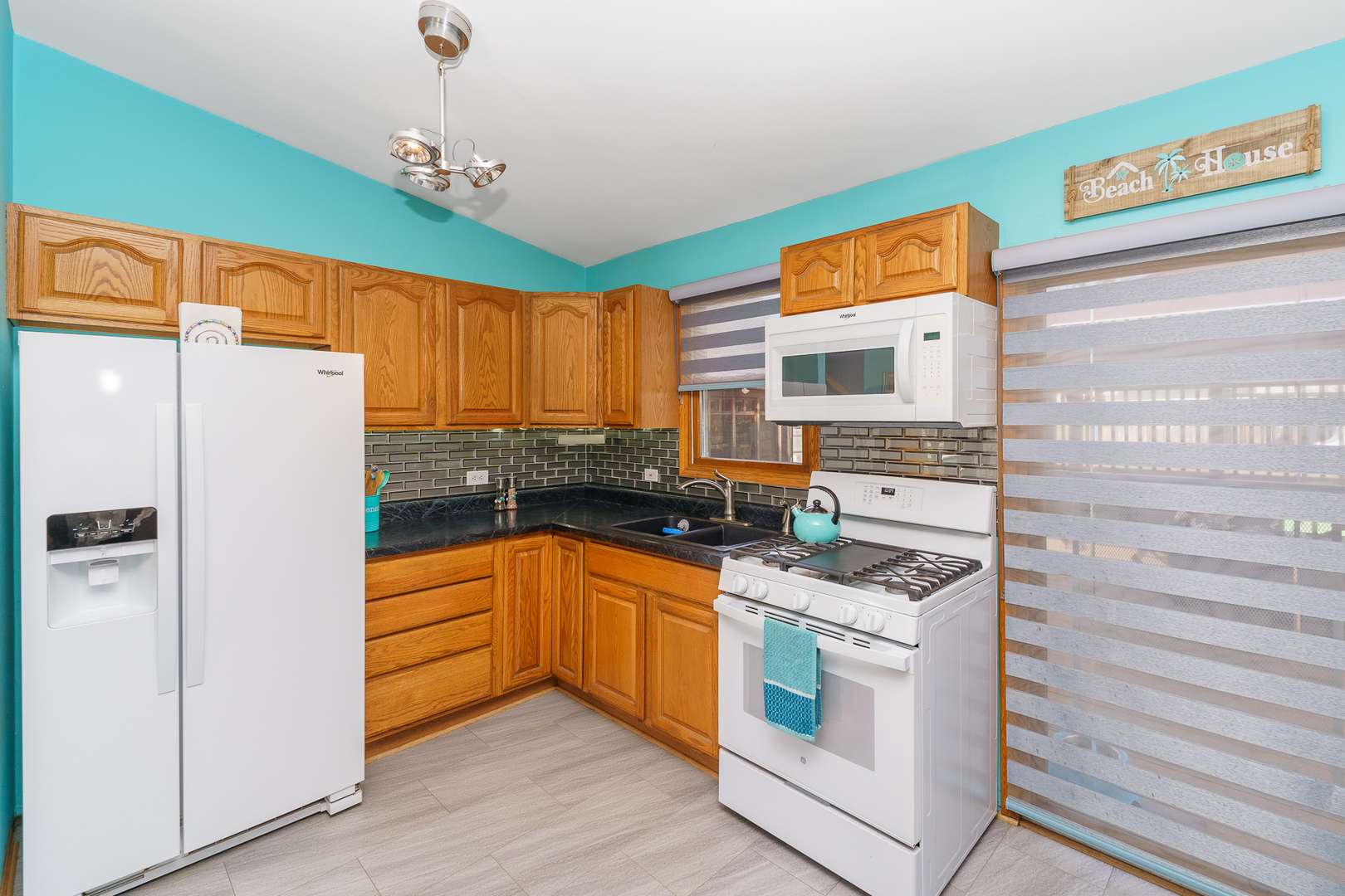 2410 Plum Tree Road Lindenhurst, IL 60046 - Photo 6 of 29 Gallery Image 6