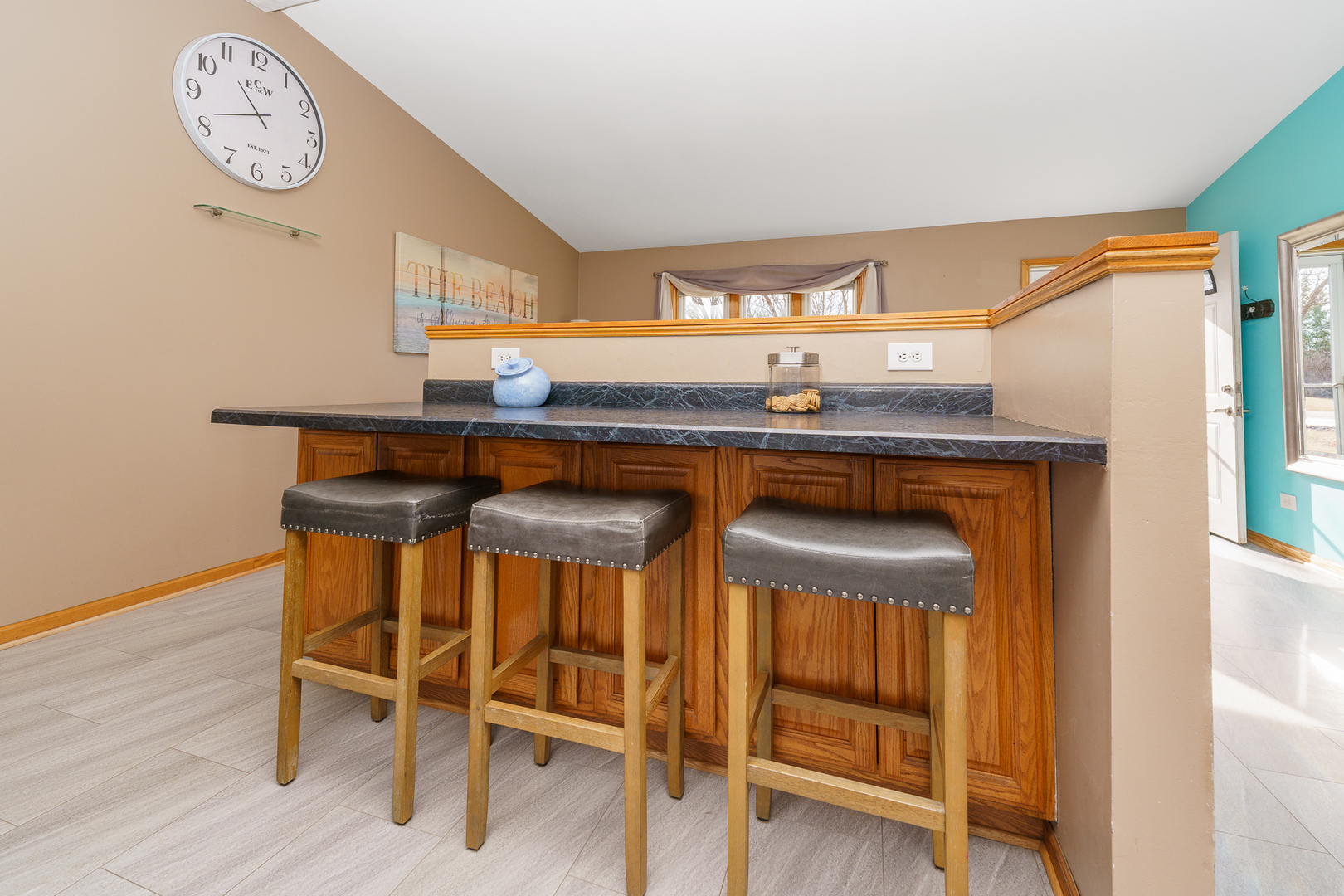 2410 Plum Tree Road Lindenhurst, IL 60046 - Photo 8 of 29 Gallery Image 8