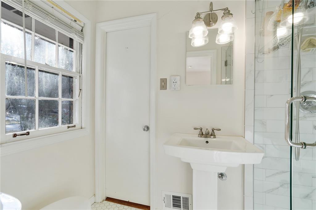 2476 Woodside Way Atlanta, GA 30341 - Photo 12 of 25