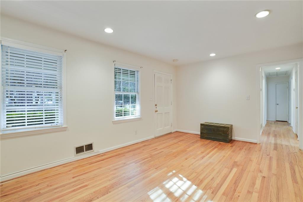 2476 Woodside Way Atlanta, GA 30341 - Photo 4 of 25