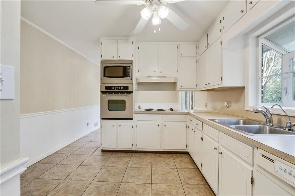 2476 Woodside Way Atlanta, GA 30341 - Photo 5 of 25