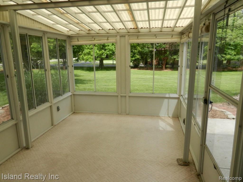 25441 Meridian Road Grosse Ile, MI 48138 - Photo 18 of 22 DSCN5372.jpg