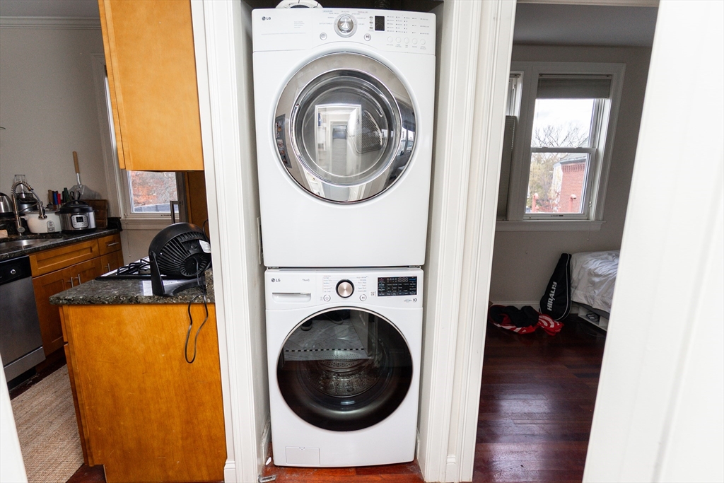 55 Kelly Road, Unit 3 Cambridge, MA 02139 - Photo 8 of 10 a view of livingroom with washer and dryer