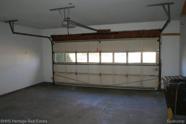 445 Inverness Street Howell, MI 48843 - Photo 18 of 20 Garage