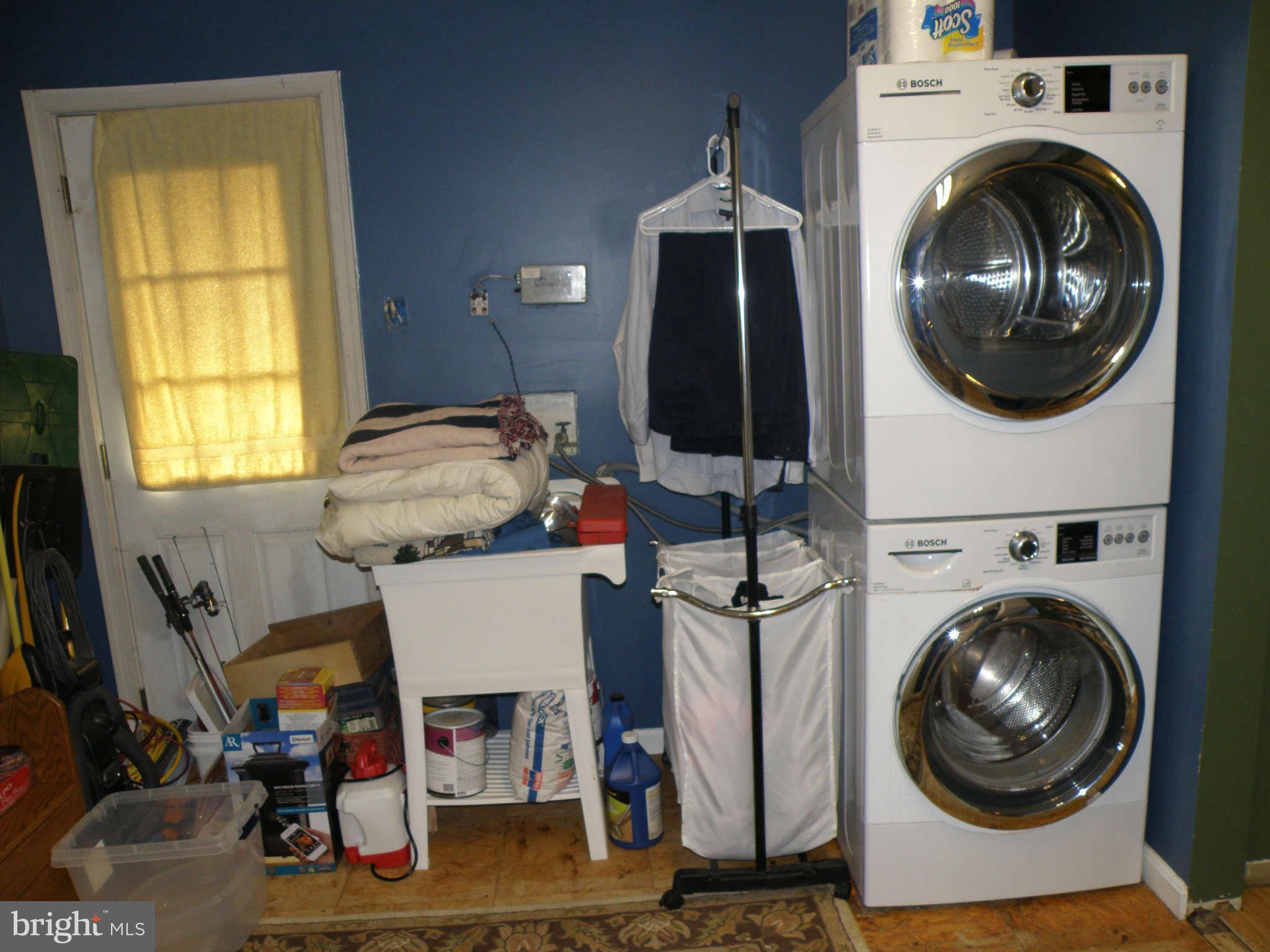 7320 Rocky Road Gaithersburg, MD 20882 - Photo 9 of 11 Washer and Dryer