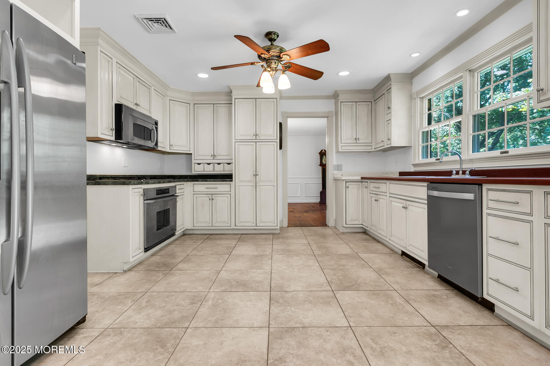 147 Montrose Road Colts Neck, NJ 07722 - Photo 12 of 61 147 Montrose Rd Colts Neck NJ 07722 USA-