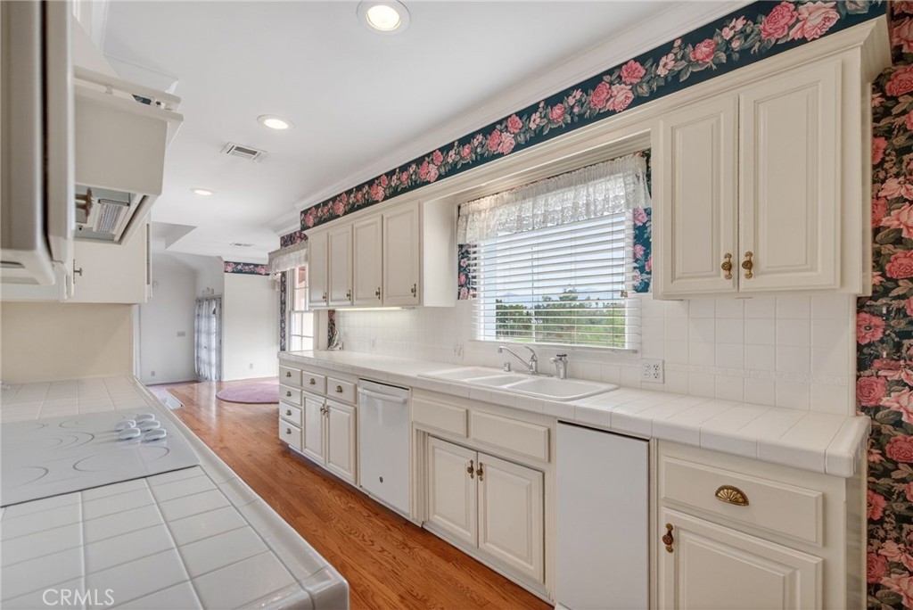 3985 Rice Road Riverside, CA 92506 - Photo 14 of 45 Remodeled kitchen with dishwasher and view toward the breakfast nook and the step-dowm family room