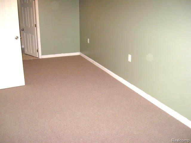 55309 Raspberry Drive Macomb, MI 48042 - Photo 4 of 25 4 green room