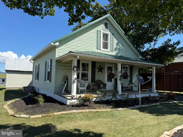 a view of a house with swimming pool next to a yard