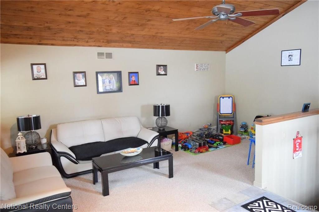 3356 Addie Street Waterford, MI 48329 - Photo 10 of 24