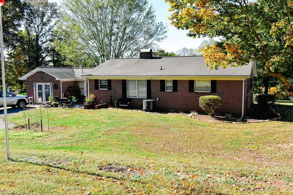11797 Highway 268 Elkin, NC 28621 - Photo 5 of 17