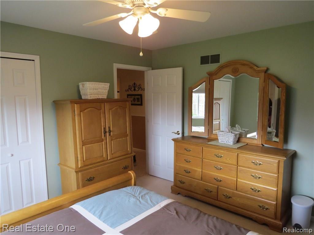 921 Minnesota Road Troy, MI 48083 - Photo 16 of 27 IMG_2405.JPG