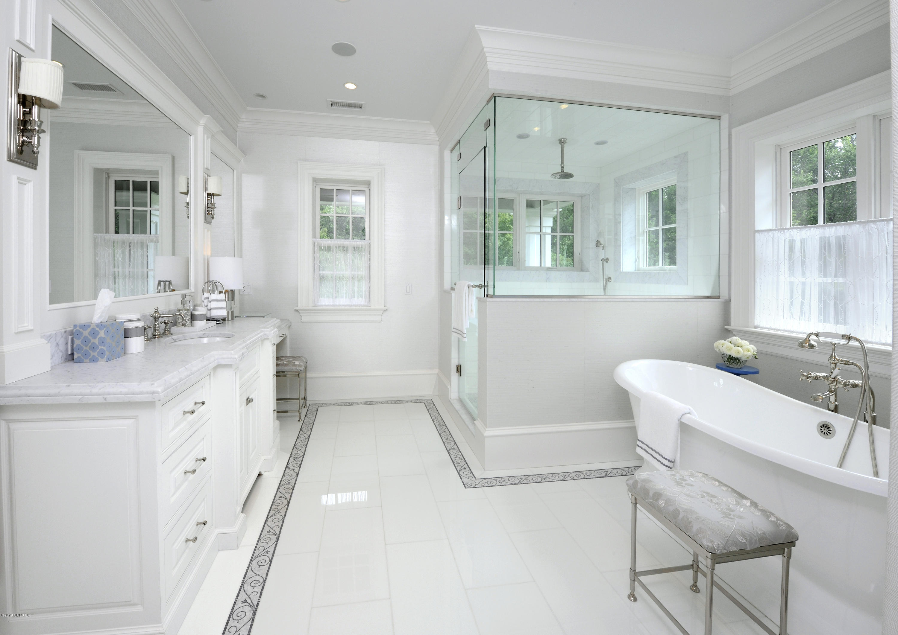 22 Cornelia Drive Greenwich, CT 06830 - Photo 21 of 34 a bathroom with a tub sink and mirror